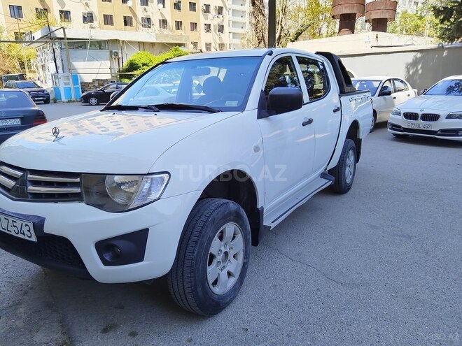 Mitsubishi L200 2013, 330,000 km - 2.5 l - Bakı
