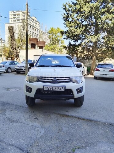 Mitsubishi L200 2013, 330,000 km - 2.5 l - Bakı
