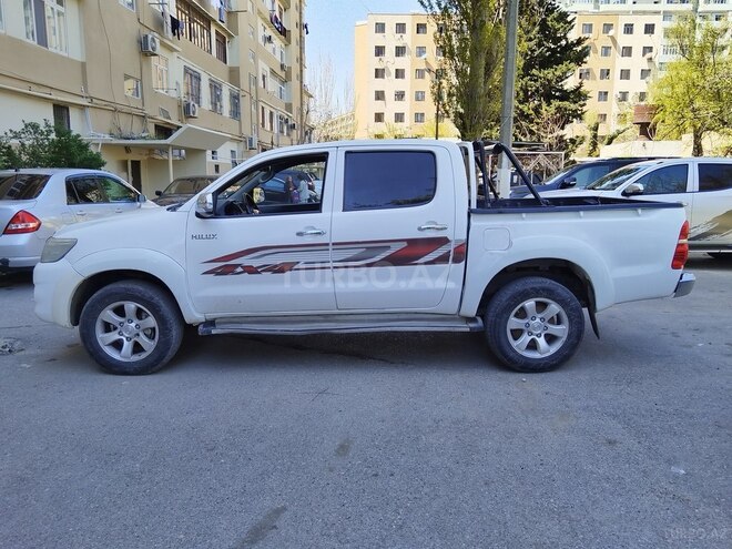 Toyota Hilux 2012, 250,000 km - 2.5 l - Bakı