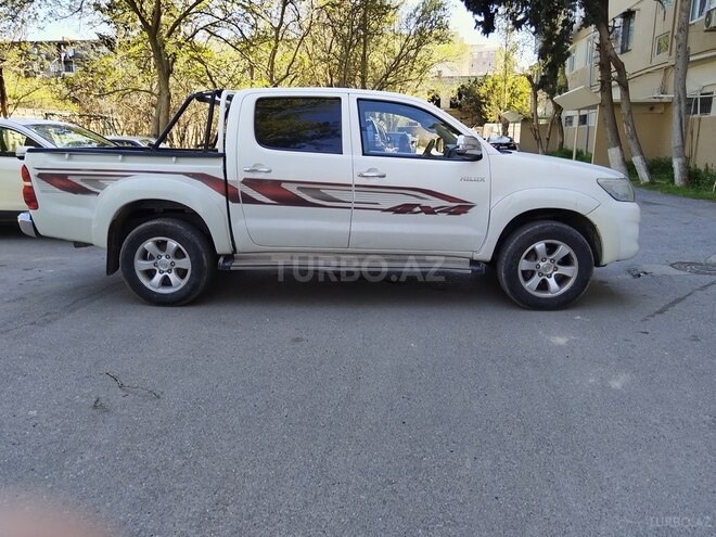 Toyota Hilux 2012, 250,000 km - 2.5 l - Bakı