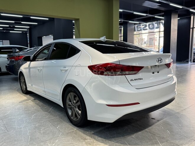 Hyundai Elantra-6