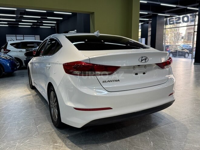 Hyundai Elantra-7