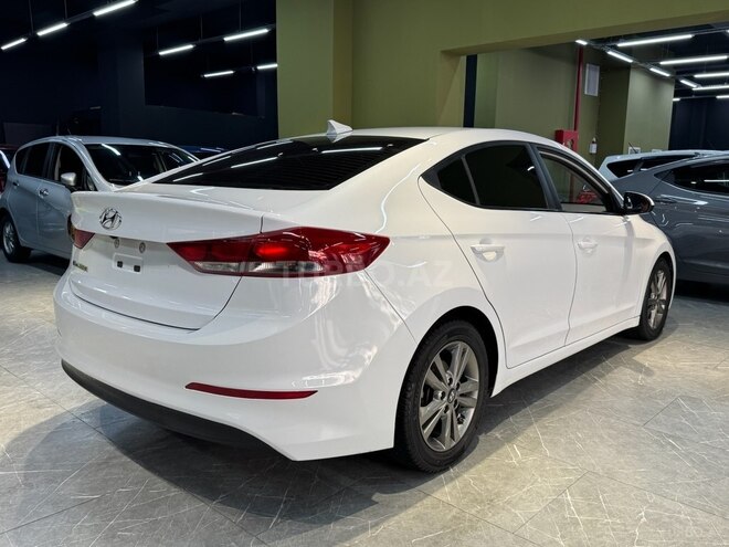 Hyundai Elantra-8