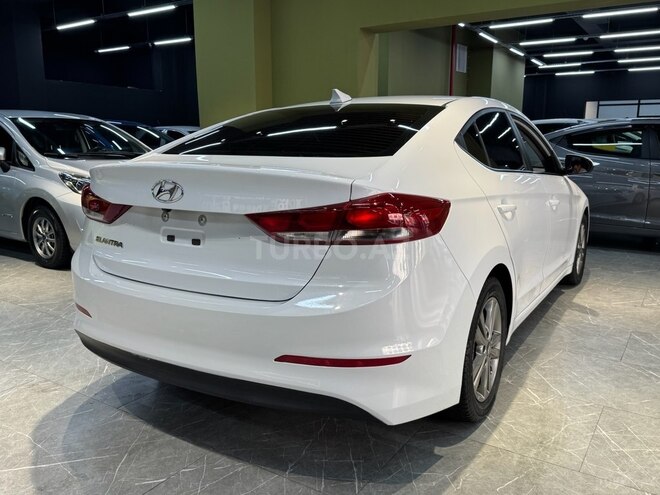 Hyundai Elantra-9