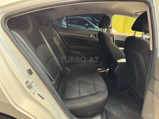 Hyundai Elantra-14