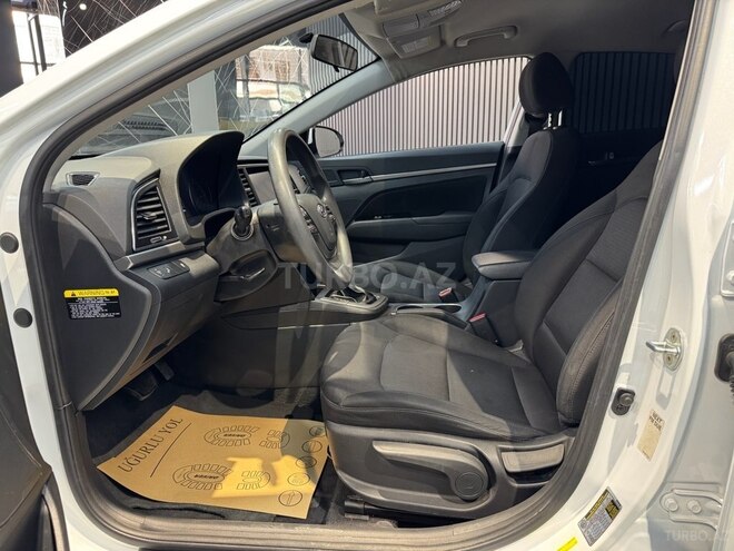 Hyundai Elantra-16