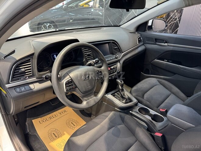 Hyundai Elantra-17