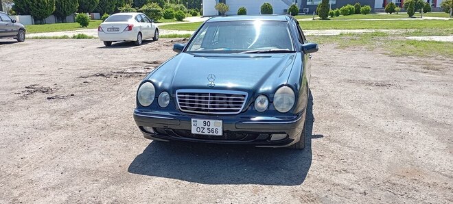 Mercedes E 320 2000, 370,000 km - 3.2 l - Qazax