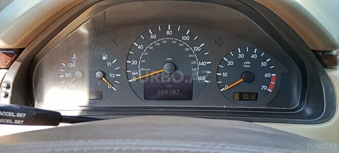 Mercedes E 320 2000, 370,000 km - 3.2 l - Qazax