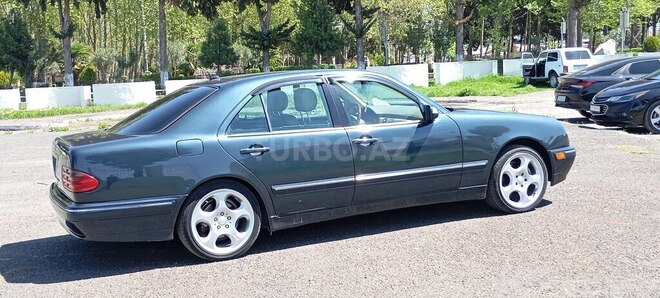 Mercedes E 320 2000, 370,000 km - 3.2 l - Qazax