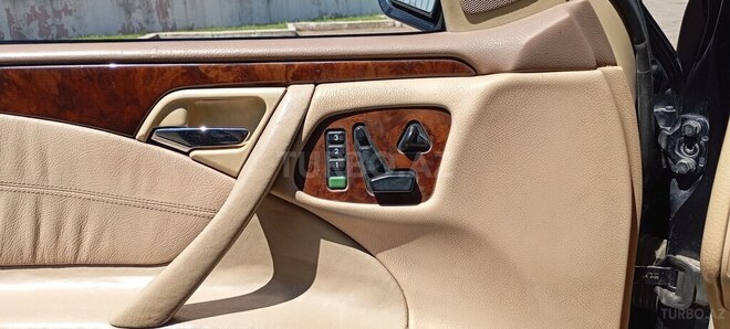 Mercedes E 320 2000, 370,000 km - 3.2 l - Qazax
