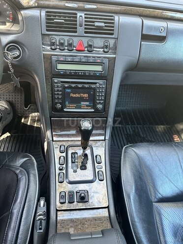 Mercedes E 430 2001, 331,000 km - 4.3 l - Bakı
