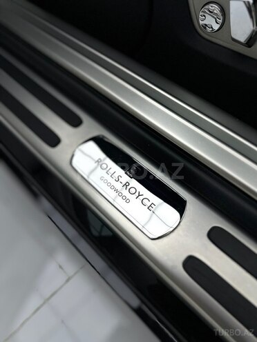 Rolls-Royce Wraith-11
