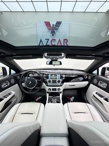 Rolls-Royce Wraith-13