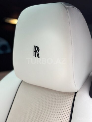 Rolls-Royce Wraith-16