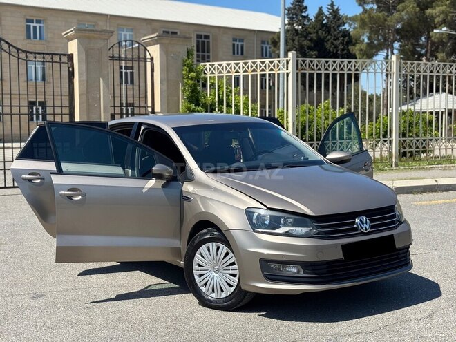 Volkswagen Polo 2018, 111,000 km - 1.6 l - Bakı