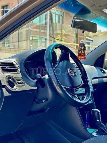 Volkswagen Polo 2018, 111,000 km - 1.6 l - Bakı
