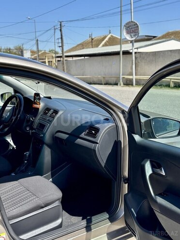 Volkswagen Polo 2018, 111,000 km - 1.6 l - Bakı