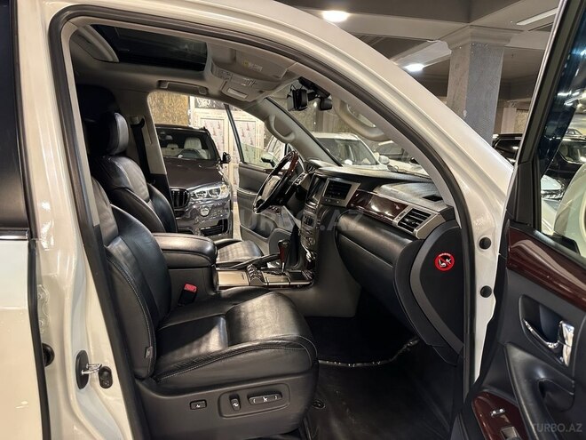 Lexus LX 570-11