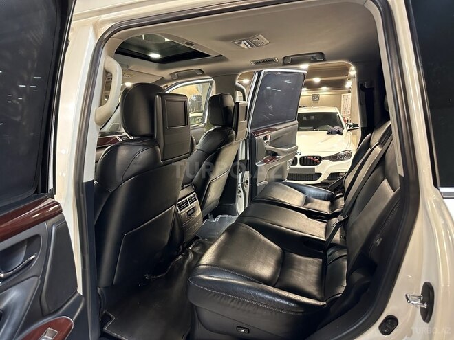 Lexus LX 570-14