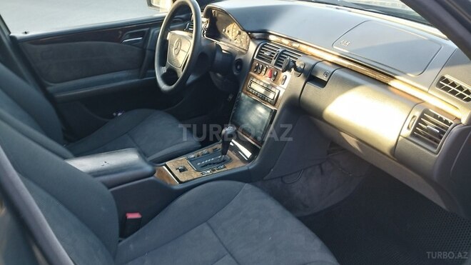 Mercedes E 230 1995, 270,000 km - 2.3 l - Sumqayıt