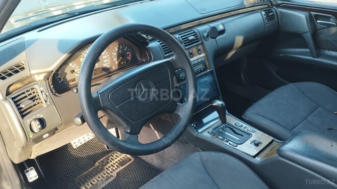 Mercedes E 230 1995, 270,000 km - 2.3 l - Sumqayıt