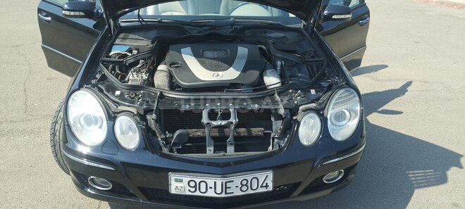 Mercedes E 280-1