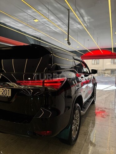 Toyota Fortuner-11