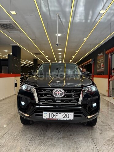 Toyota Fortuner-1