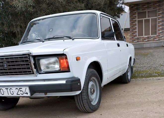 LADA (VAZ) 2107 2006, 45,216 km - 1.6 l - Salyan