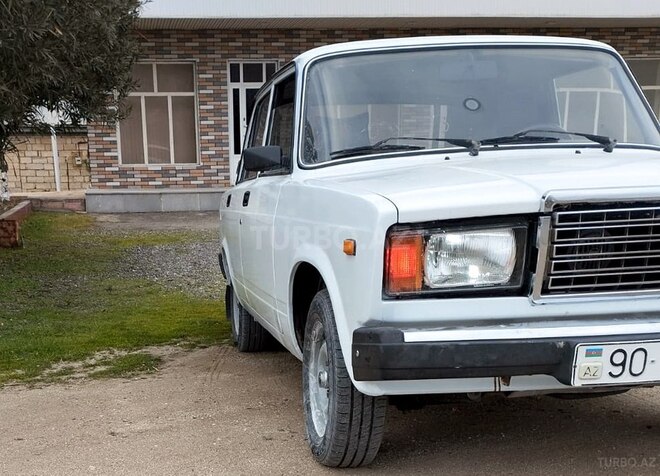 LADA (VAZ) 2107 2006, 45,216 km - 1.6 l - Salyan