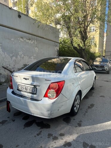 Chevrolet Aveo-10