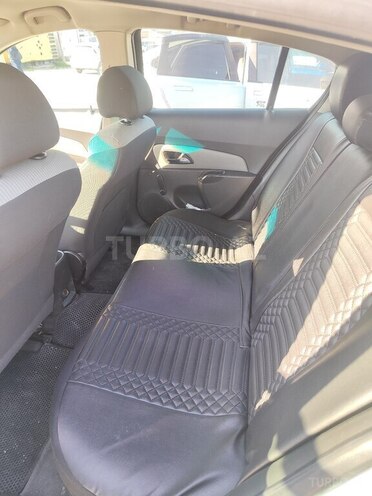 Chevrolet Cruze-12