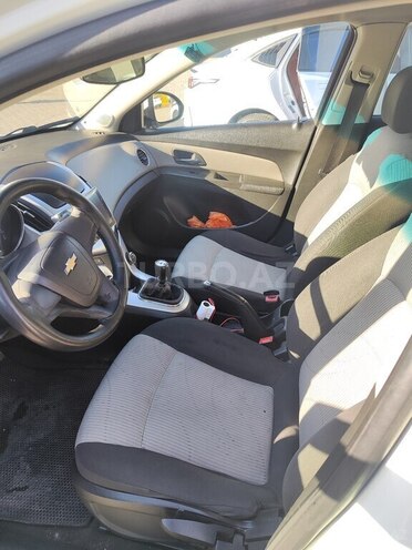 Chevrolet Cruze-13
