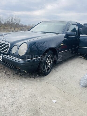 Mercedes E 230 1996, 529,000 km - 2.3 l - Yevlax