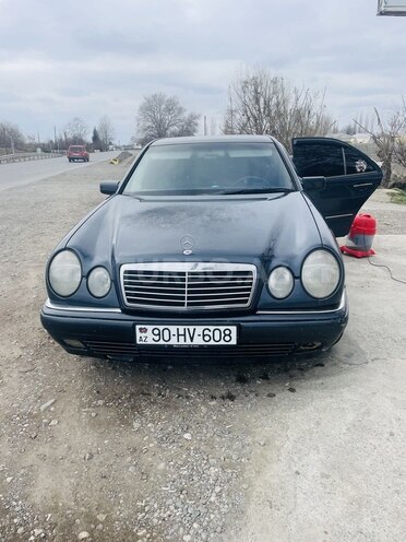Mercedes E 230 1996, 529,000 km - 2.3 l - Yevlax