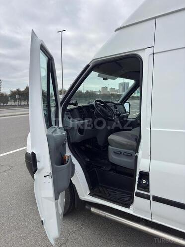 Ford Transit-11