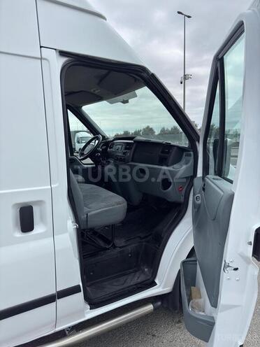 Ford Transit-6