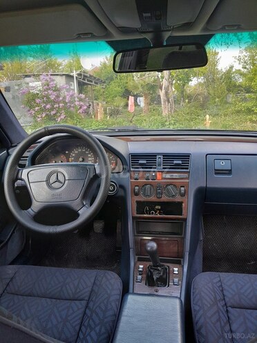 Mercedes C 220 1993, 222,222 km - 2.2 л - Qax