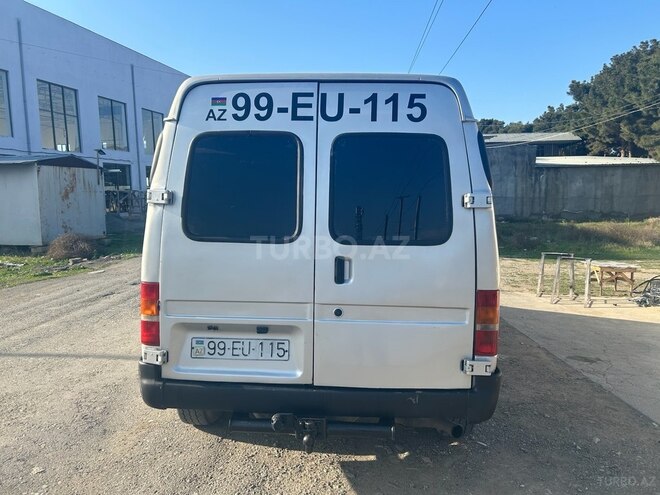 Ford Transit-10