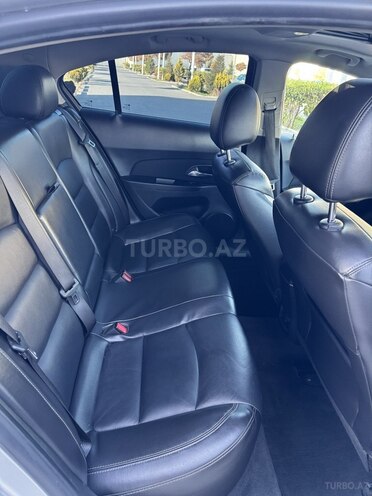 Chevrolet Cruze-16