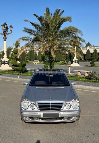 Mercedes E 220 d-1