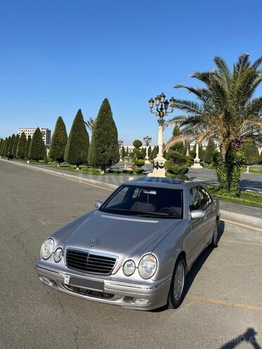 Mercedes E 220 d-4