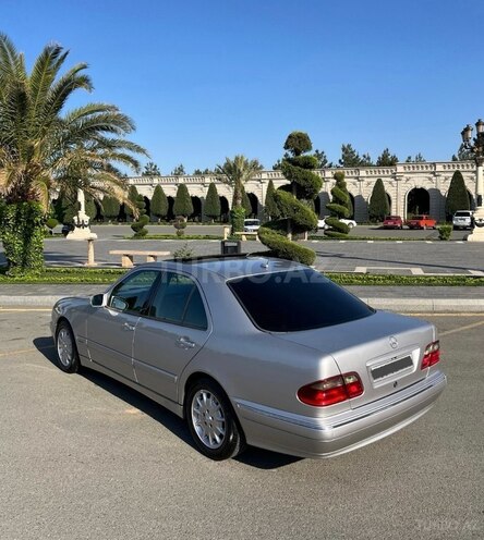 Mercedes E 220 d-8