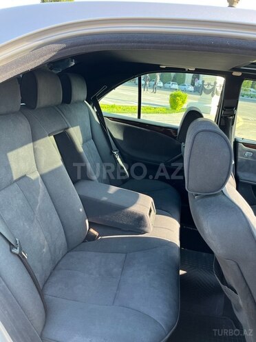 Mercedes E 220 d-10