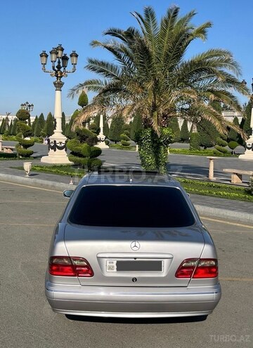 Mercedes E 220 d-7