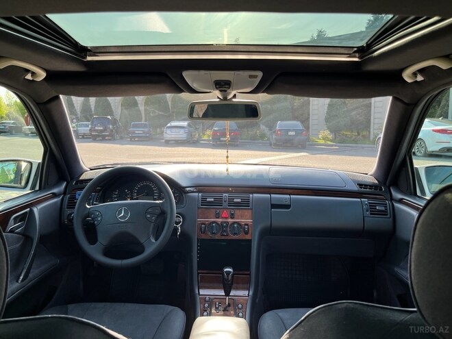 Mercedes E 220 d-9