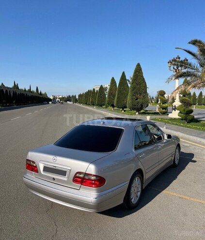 Mercedes E 220 d-6