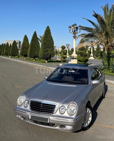 Mercedes E 220 d-3
