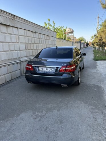 Mercedes E 220 d-3